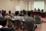 Oriol Teixell, del Grup de Recerca Identitats en la Literatura Catalana de la URV presentant la seva ponència "Joan Puig i Ferreter: director literari a l'exili", al costat de Carme Oriol, una de les coordinadores de la jornada.